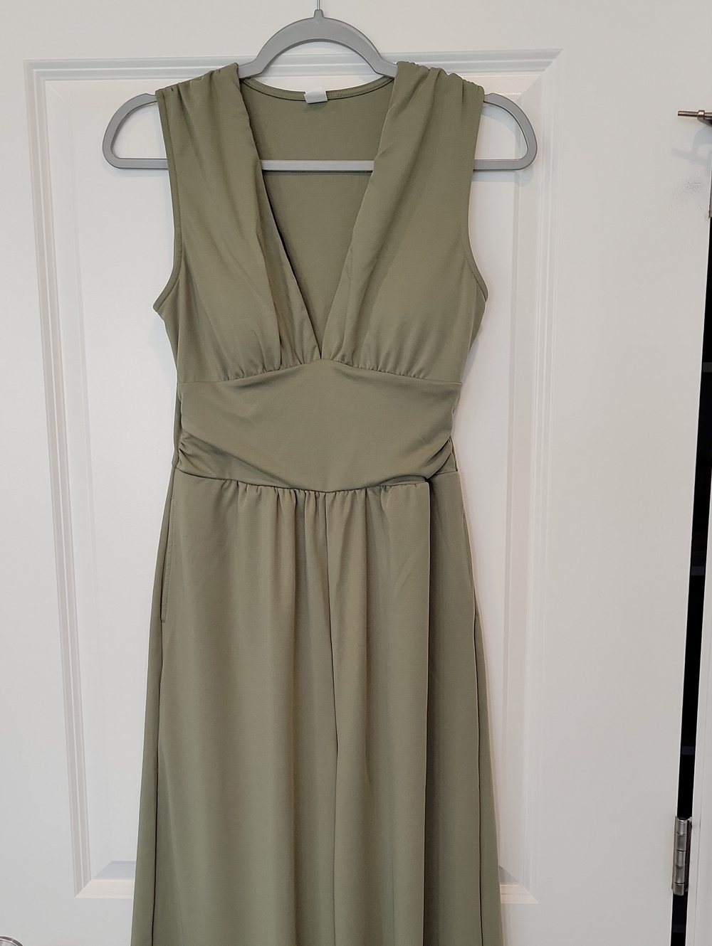Halara V-Neck Sleeveless Ruched Pocket Jumpsuit Easy Peezy Green Small NWOT - Picture 7 of 10